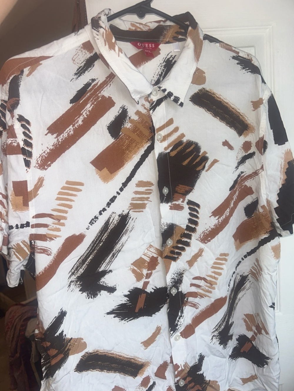 GUESS White Short-Sleeve Button-Down Shirt with Brown & Black Brushstroke Print